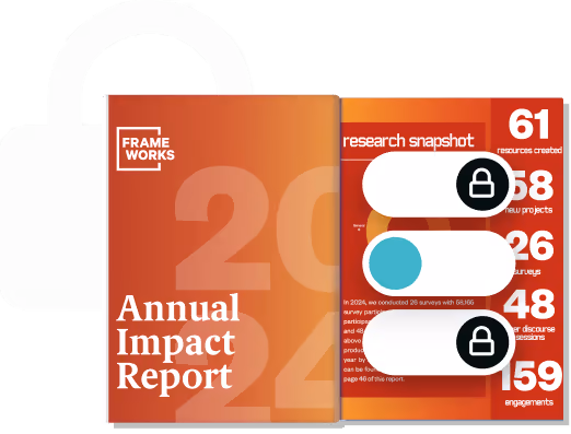 Livret ouvert présentant un rapport d’impact annuel avec une couverture dégradée orange. La double page intérieure montre Livret ouvert présentant un rapport d’impact annuel avec une couverture dégradée orange. La double page intérieure montre