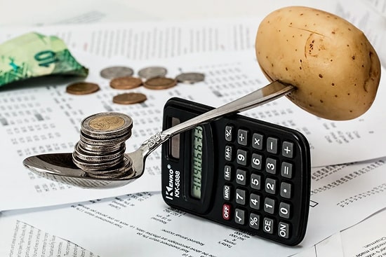 Coins and calculator. Photo: Pixabay
