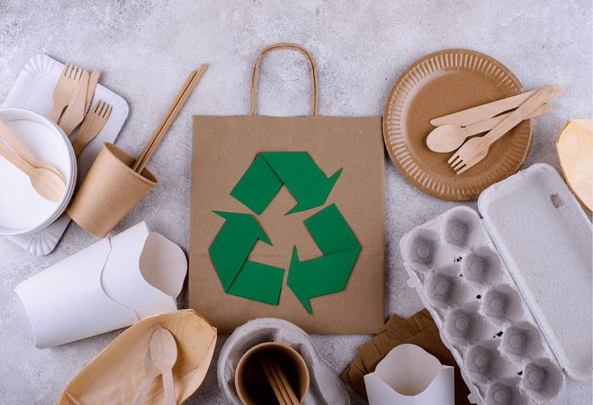 Environmentally friendly packaging made from paper and cardboard, including cutlery, cups and a paper bag Environmentally friendly packaging made from paper and cardboard, including cutlery, cups and a paper bag