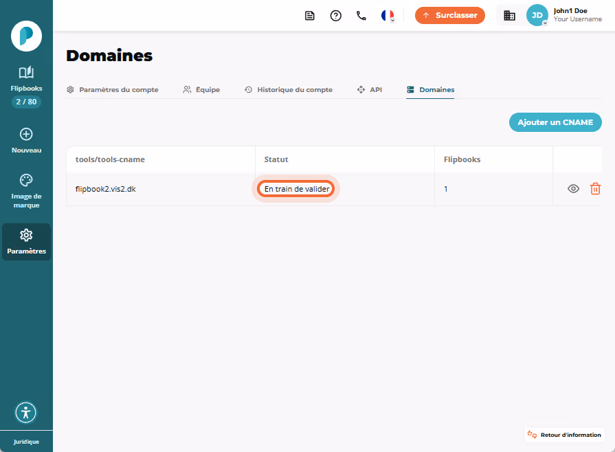 Liste des domaines affichant une entrée CNAME avec le badge d’état « Validating » mis en évidence.