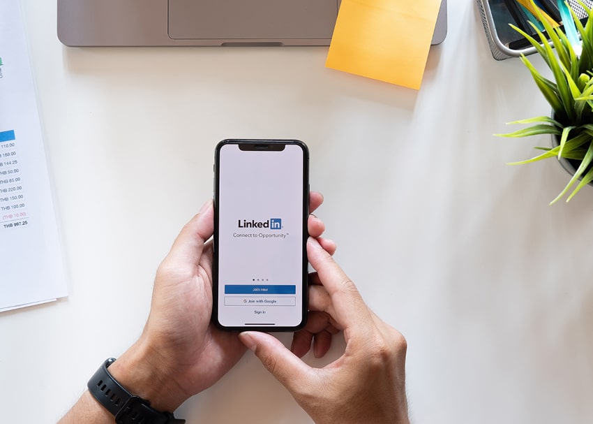 How does LinkedIns new algorithm work