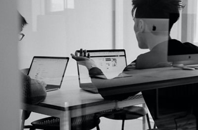 Talking to a customer. Image source: https://unsplash.com/photos/Lks7vei-eAg 